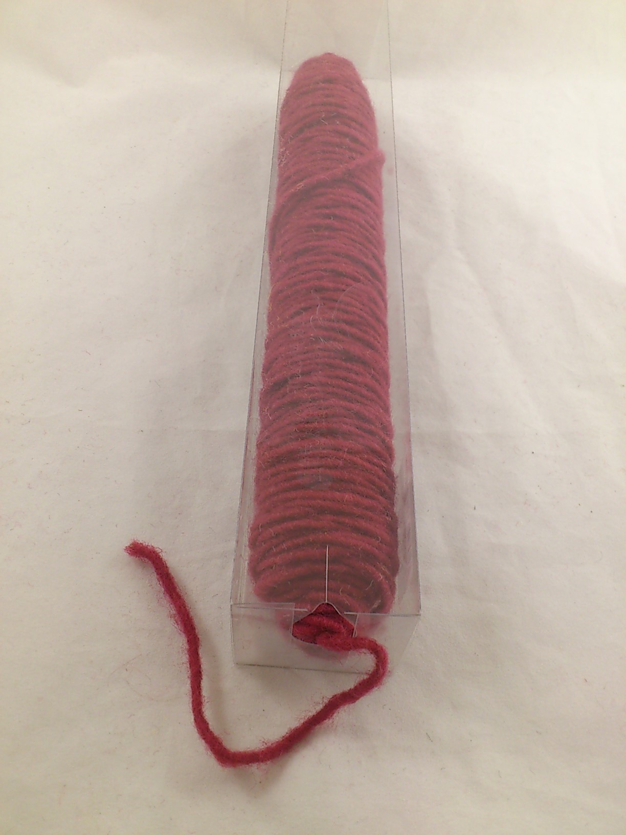 String of wool 55 m. cherriered (VI24)