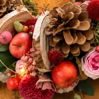 DIY-pakket Herfstslinger op plank Carlein Tukkers Leer bloemschikken detail Bloemschikmateriaal Dentergem