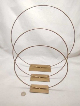 Ring auf Sockel 25 cm Gold