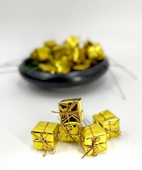mini-cadeautjes---goud---prikker---2,5-cm