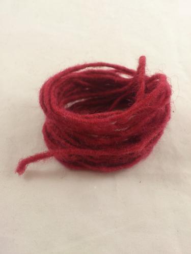 String of wool 55 m. cherriered (VI24)