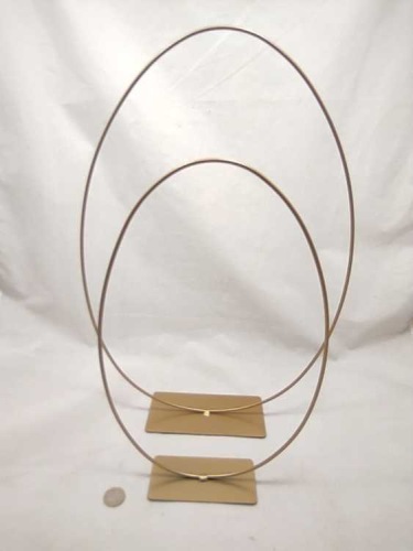 Egg on feet 47 cm gold