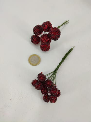 Red berries 18 p. (6 p. D2cm, 12 p. D1 cm)