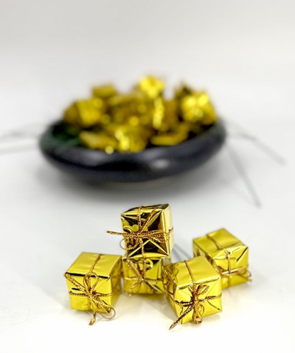 mini-cadeautjes---goud---prikker---2,5-cm