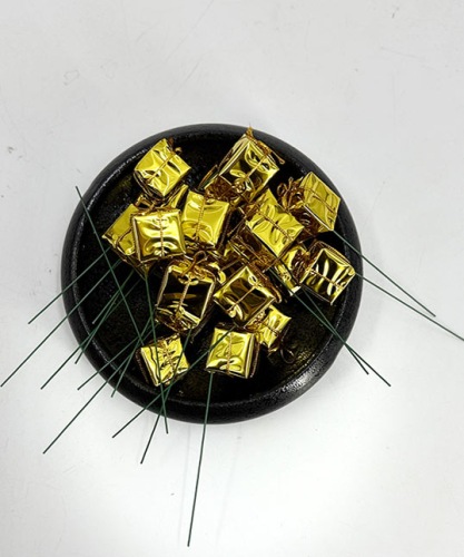 mini-cadeautjes---goud---prikker---2,5-cm